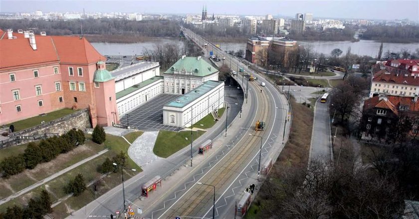 Koszą ludzi na zamkniętym moście!