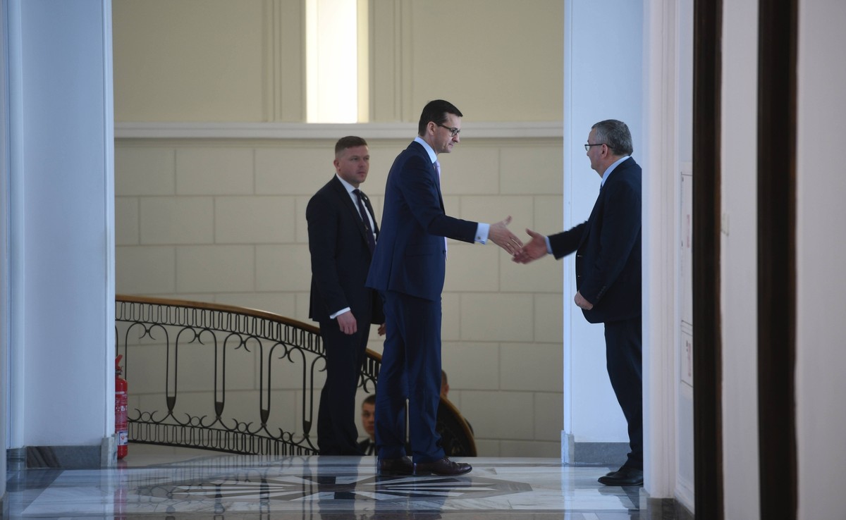 Premier Mateusz Morawiecki i minister infrastruktury Andrzej Adamczyk 