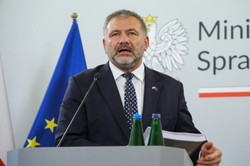 Żurek przedstawia mocny raport. "W Polsce budowano system autorytarny"