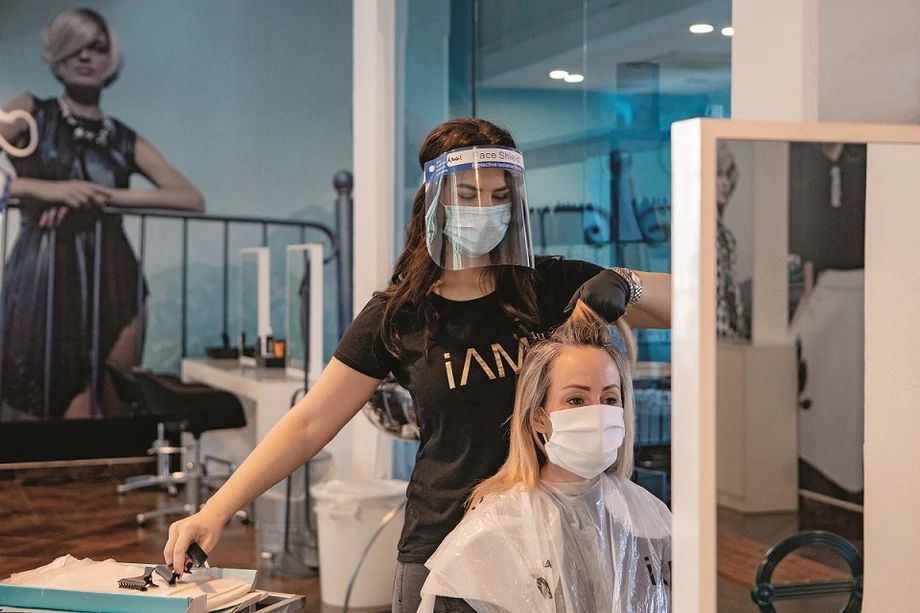 Salony kosmetyczne i fryzjerskie odczują skutki kryzysu z powodu mniejszego przepływu klientów