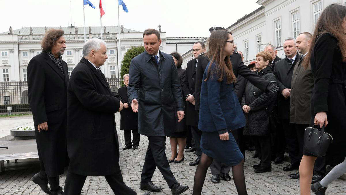 Obchody - ku czci ofiar - w szosta rocznice katastrofy smolenskiej