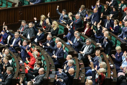 Więcej oszczędności w budżecie. PiS mówi o "paraliżu IPN"