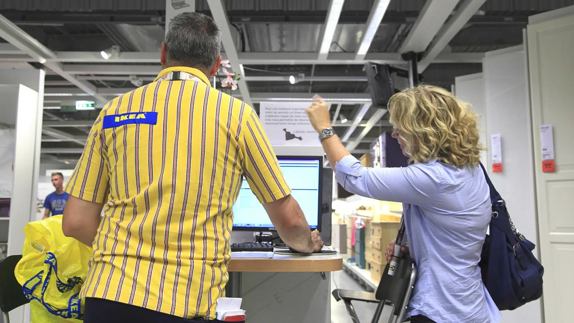 Pracownik IKEA, zwolniony za homofobiczny wpis, przywrócony do pracy