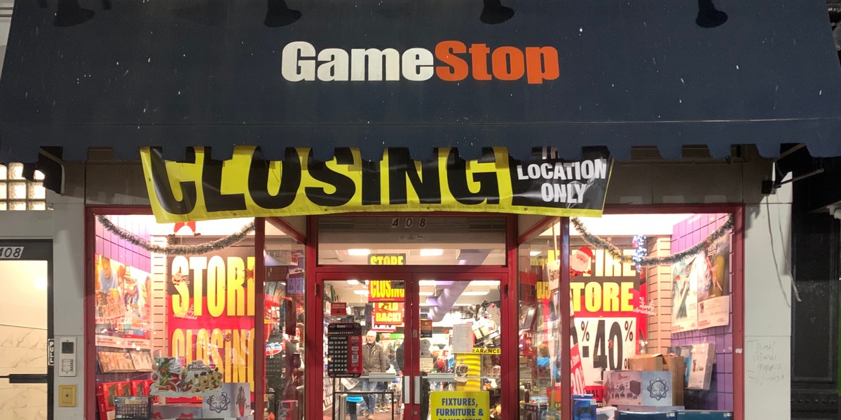 Panujące na giełdzie nowojorskiej szaleństwo wokół akcji spółki GameStop mogło kosztować inwestorów ponad 10 mld dol.