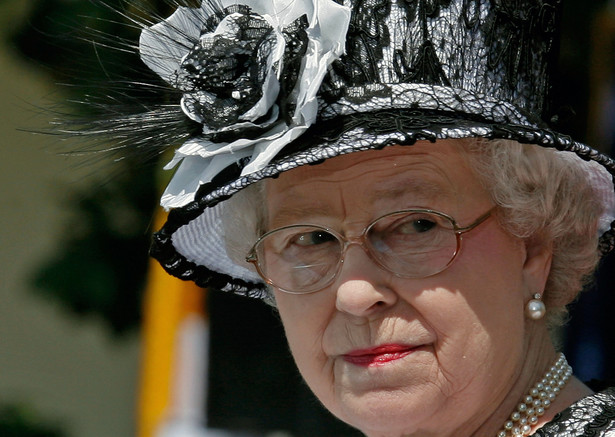 Brytyjska królowa wzgardziła bankierami