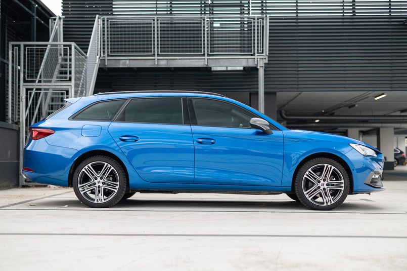 LEON SPORTSTOURERER E-HIBRRID