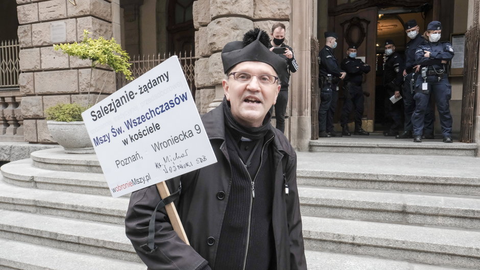 Ks. Michał Woźnicki podczas jednej z rozpraw przed poznańskim sądem