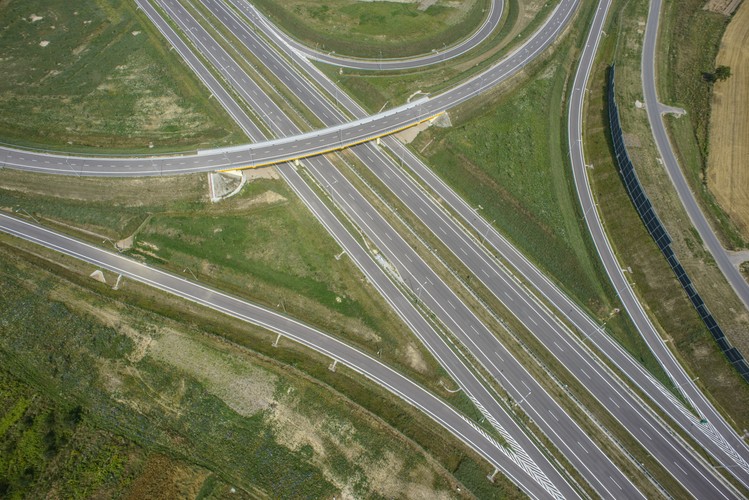 Odcinek zostanie oddany na przełomie sierpnia i września 2014 r. Koszt realizacji odcinka od węzła Jastków do węzła Lublin-Sławinek wyniósł około 505 milionów złotych. <br><br>fot. (wp/mr) PAP/Wojciech Pacewicz