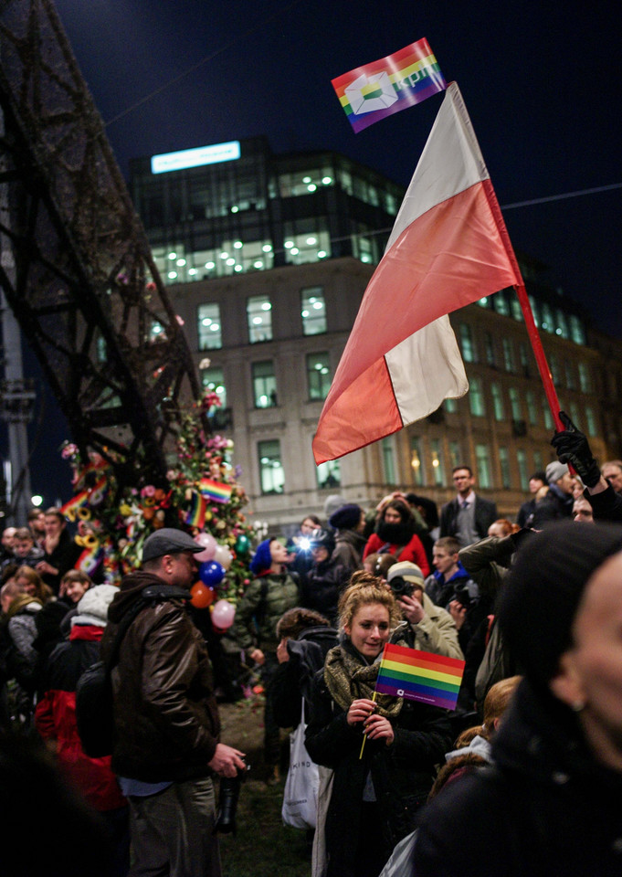 WARSZAWA PLAC ZBAWICIELA TĘCZA HAPPENING NIEWZRUSZENI