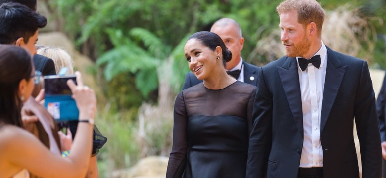 "Wciąż ma ciążę wypisaną na twarzy". Internauci komentują wygląd księżnej Meghan na premierze "Króla Lwa". FOTO