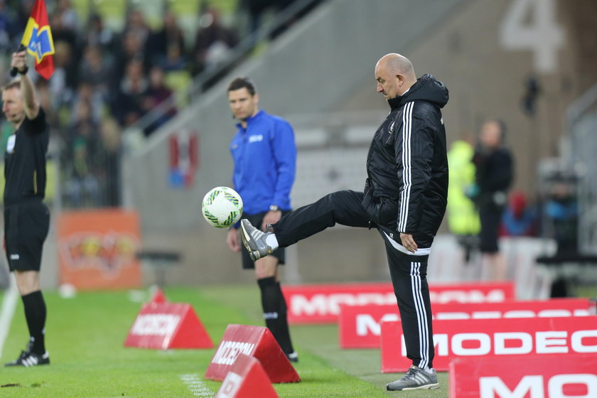 Stanisław Czerczesow rozchwytywany po odejściu z Legii. Chce go Milan!