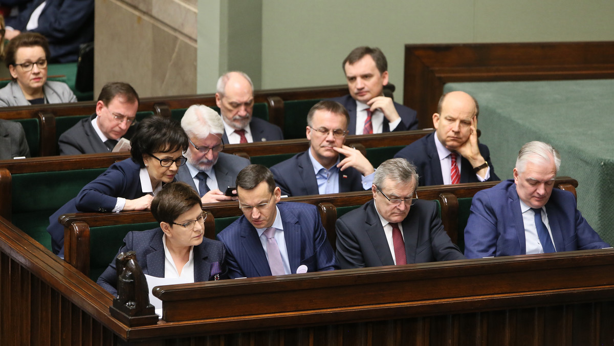 Sejm nie zgodził się na odrzucenie rządowego projektu reformy Krajowej Rady Sądownictwa. Odrzucony został natomiast w pierwszym czytaniu projekt zmian ustawy o KRS zgłoszony przez opozycję.