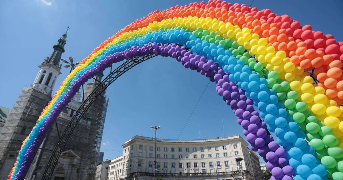 Tęcza wraca na plac Zbawiciela w Warszawie. Była siedmiokrotnie podpalana