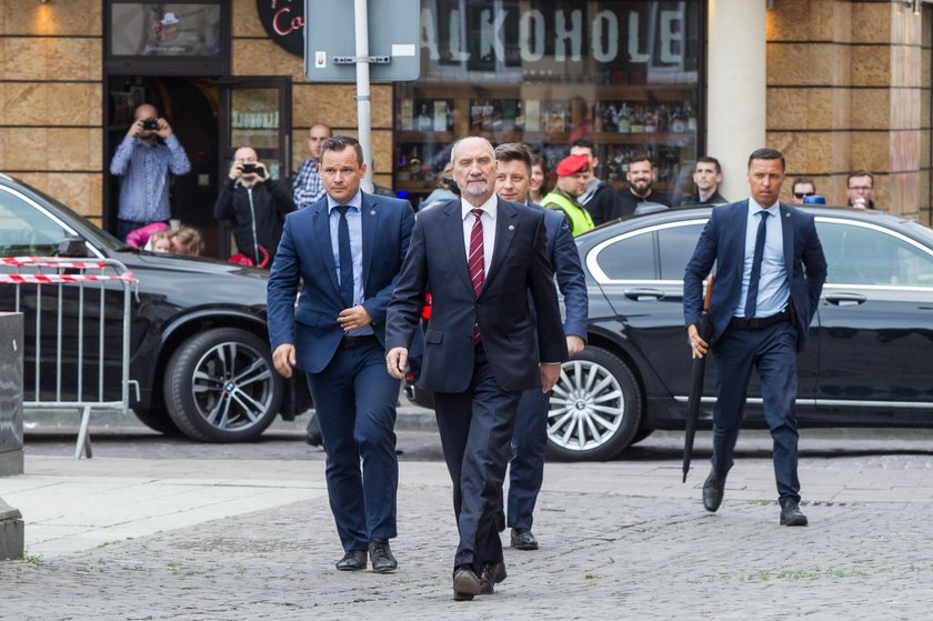 Macierewicz słabnie. Ma obsesję na punkcie swojego bezpieczeństwa