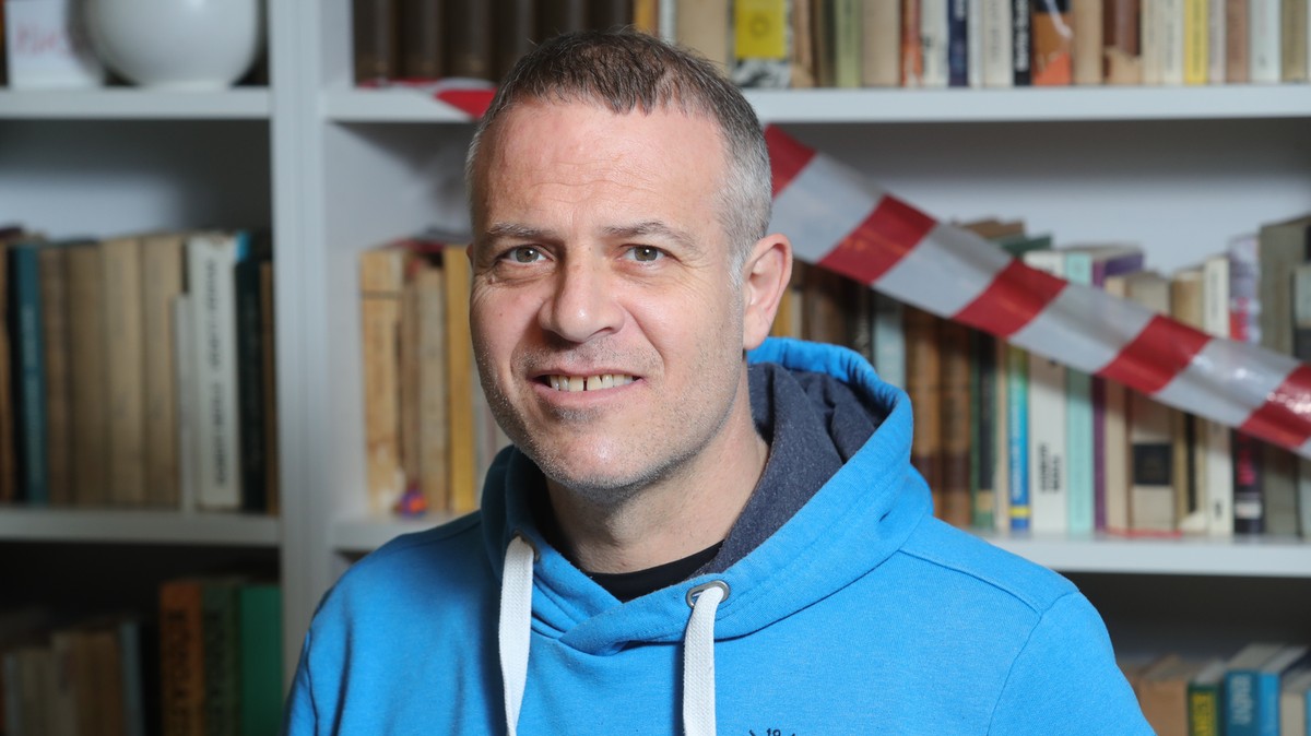 Kihátrál a Kutyapárt Juhász Péter mögül a belvárosban, mert a Momentum is őt támogatja