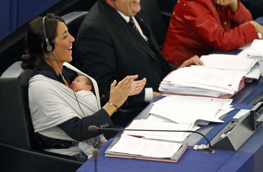 Zabrała niemowlę do parlamentu. Przesada?