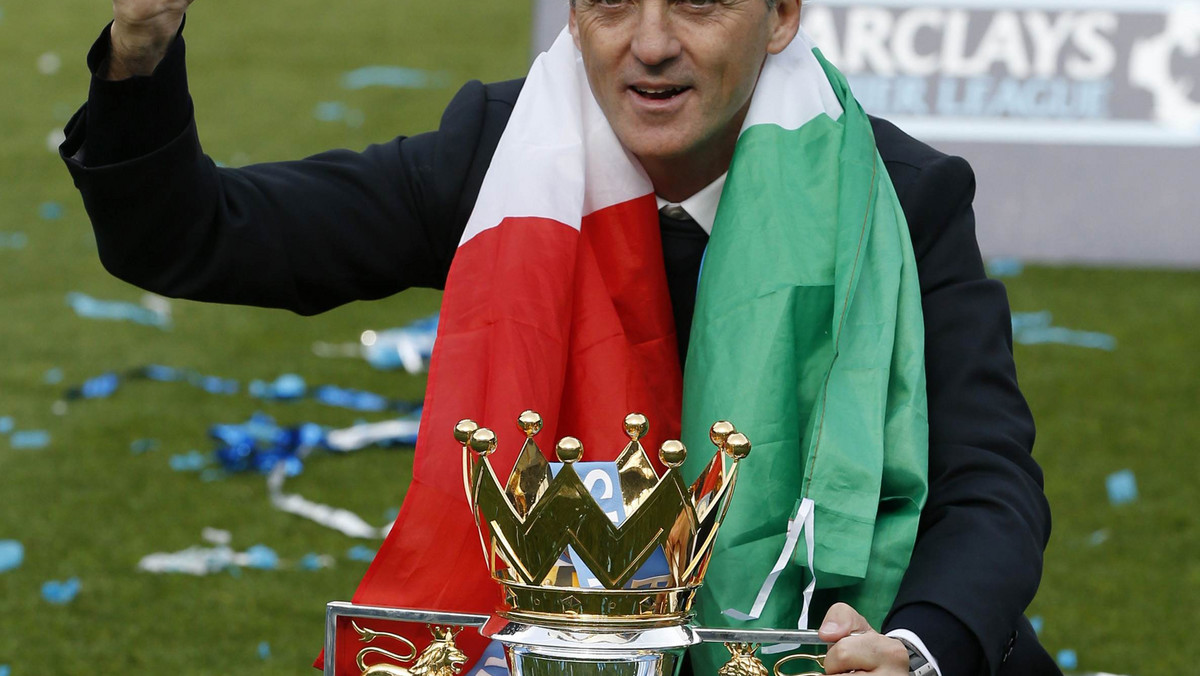 Opiekun Manchesteru City Roberto Mancini stwierdził, że największe szanse na triumf w nadchodzącym sezonie Premier League ma Manchester United. - To oni są faworytem - ocenił Włoch.