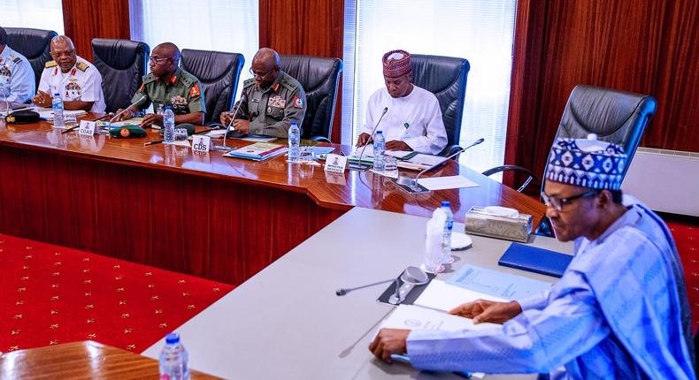 President Muhammadu Buhari meets Service Chiefs behind closed door  [Twitter/@NigeriaGov]