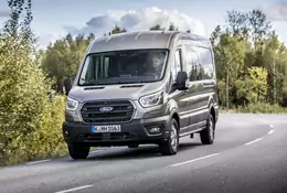 Ford Transit po modernizacji – inny wygląd i "miękka hybryda"