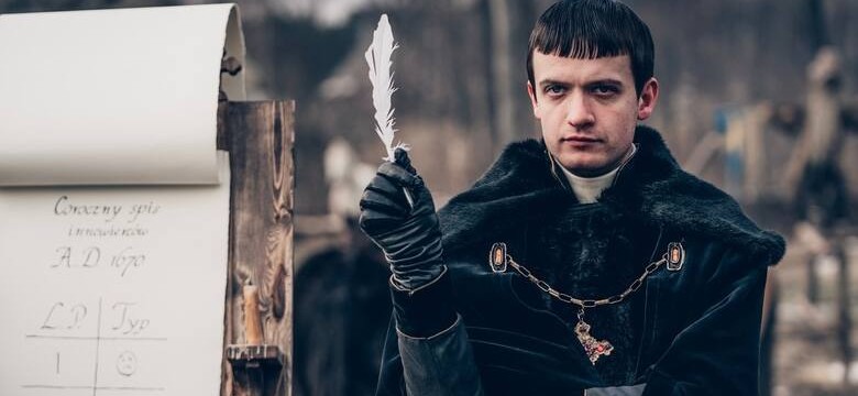 Wciela się w postać ojca Jakuba z serialu "1670". Dostaje prośby o... błogosławieństwo