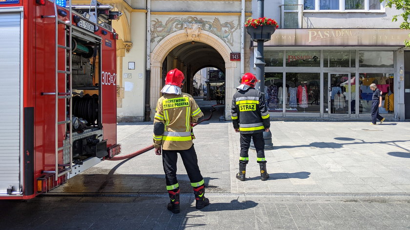 Pożar komórek przy Piotrkowskiej w Łodzi