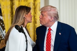 Melaniju pitali da li bi se udala za Trampa da je ZNALA DA ĆE BITI PREDSEDNIK, a zbog odgovora su svi ZAKOLUTALI OČIMA: "Prestani da se FOLIRAŠ", poručuju joj