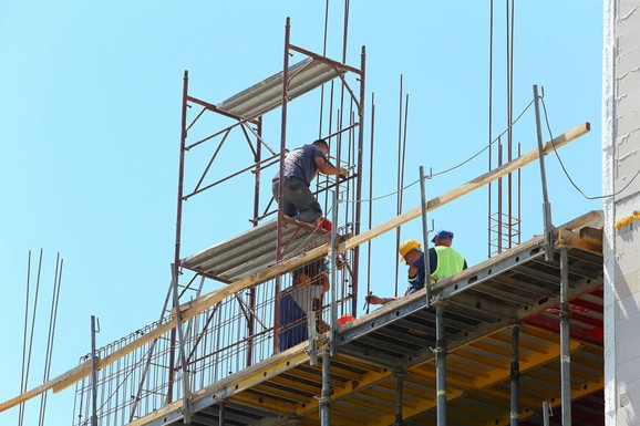 Smernice za rad na visokim temperaturama mogle bi da postanu obavezujuće? Detaljan vodič za tropske dane: Koje su obaveze poslodavaca, a koja prava zaposlenih