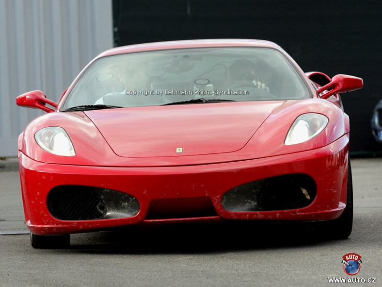 Zdjęcia szpiegowskie: tanie Ferrari Dino