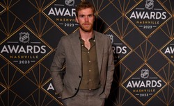 McDavid po raz trzeci z MVP sezonu NHL