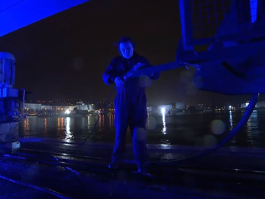 Nakon Prlje, brusilice su uključili i ostali učesnici u performansu