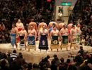 W tradycyjne sumo uderzyła afera korupcyjna wagi superciężkiej