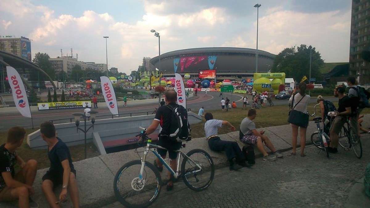 Utrudnienia w związku z Tour de Pologne. Od dziś w Katowicach obowiązuje całkowity zakaz parkowania w centrum miasta - w pobliżu trasy przejazdu wyścigu Tour de Pologne. Zmiana organizacji ruchu podyktowana jest względami bezpieczeństwa i będzie obowiązywać do środy.