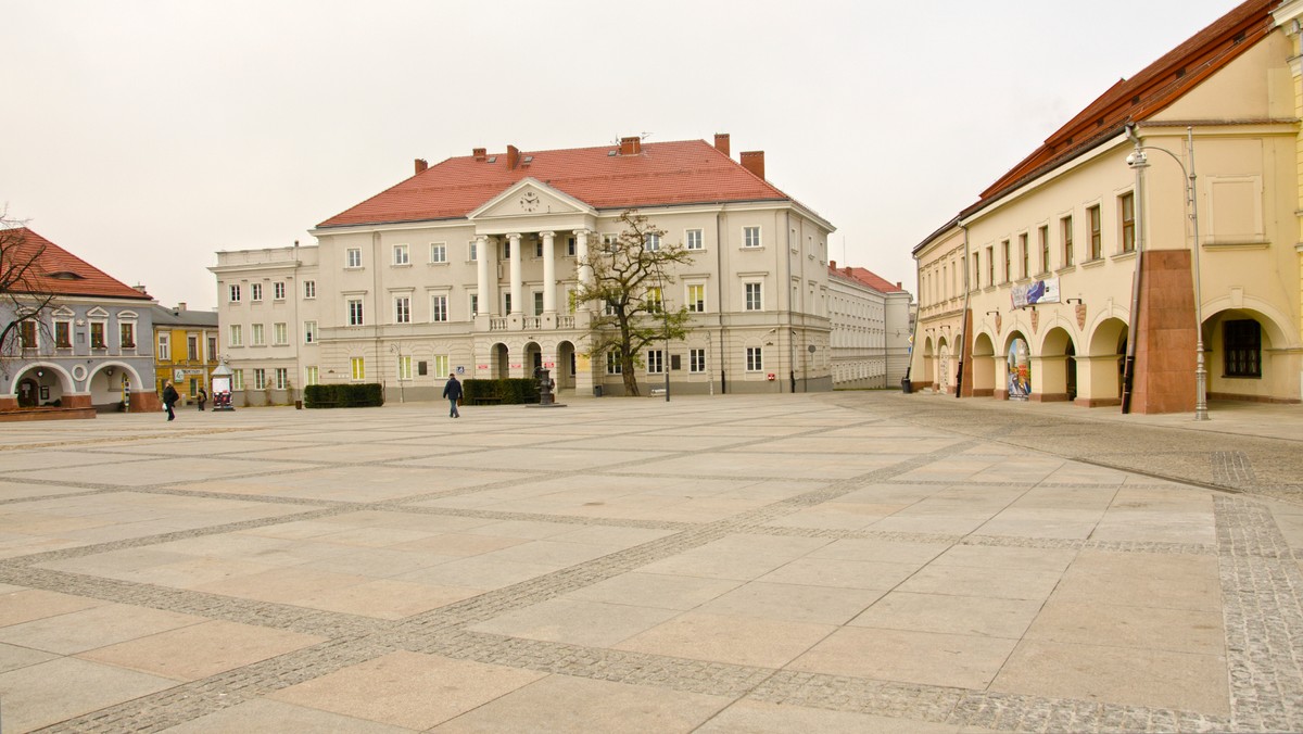 Juwenalia 2016 w Kielcach, które trwać będą cztery dni, odbędą się liczne koncerty. Studenci na ten krótki czas symbolicznie przejmą władzę. W Kielcach zagrają m.in. OCN, skarżyski HAPPYSAD, Buka, K2, Rahim, Borixon oraz Kabaret Smile. Szczegółowy program prezentujemy poniżej.