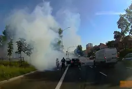 Z auta zaczęły wydobywać się kłęby dymu, a silnik nie dał się wyłączyć