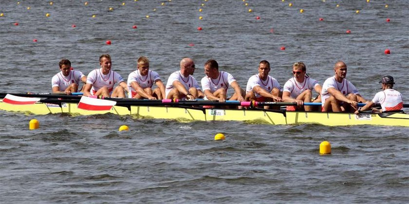 Sportowiec padł i uderzył głową w bruk