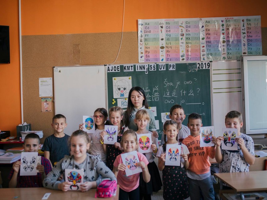 Zabavno i edukativno: Učenici drugog dva OŠ Vlada Aksentijević sa svojom učiteljicom iz Kine