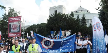 PO nie dotrzymuje obietnic Tuska. Policjanci wyjdą na ulicę?