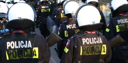 Dantejskie sceny na meczu w Oławie. Interweniowała policja! [WIDEO] 