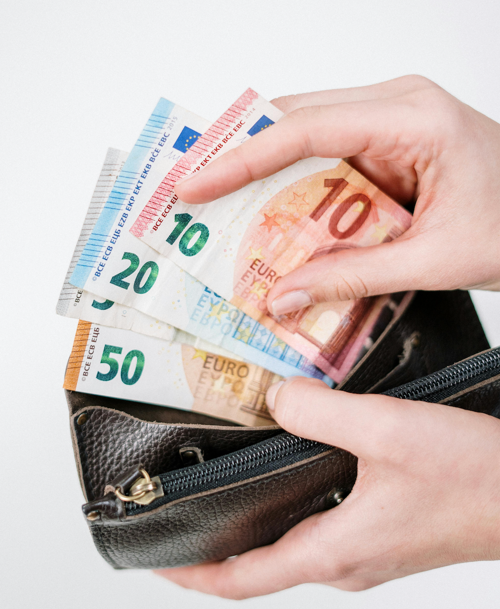 Ľudia, ktorí ukladajú bankovky podľa nominálu, zvyčajne pôsobia ako organizovaní a praktickí – poriadok majú radi aj v iných oblastiach života.