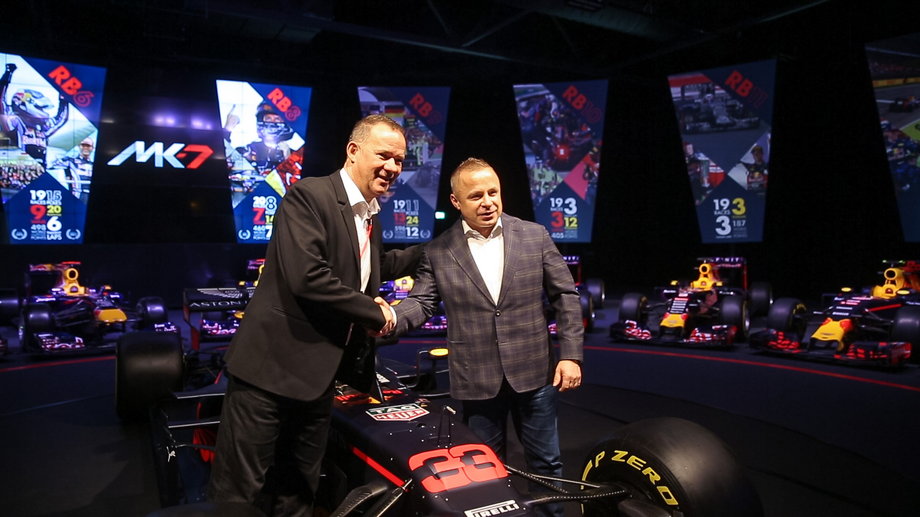 Przedstawiciele FuturoCoin i Aston Martin Red Bull Racing
