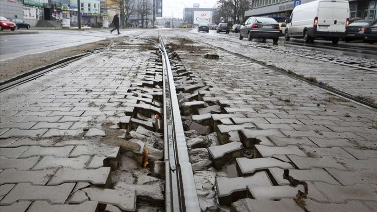 Ruszają remonty torowisk tramwajowych w śląskich miasta. Od wtorku rozpoczynają się prace w Chorzowie, za kilka dni w Sosnowcu i Zabrzu - informuje Fakt.pl.