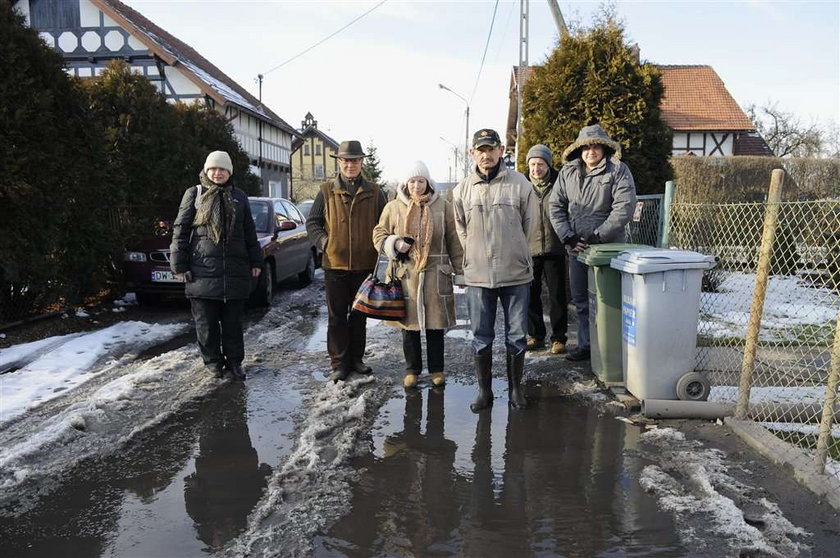 Mamy już dość życia w błocie