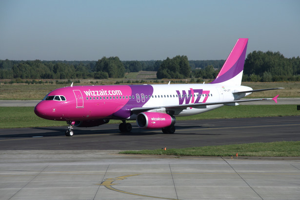 Wizz Air przekazał, że wprowadza szczepienia przeciw COVID-19 dla wszystkich swoich załóg lotniczych i pokładowych lub regularne testy antygenowe PCR w szczególnych przypadkach