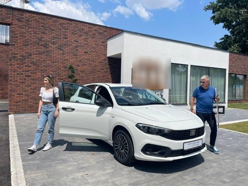 Saša Popović uručio ključeve pobednici "Zvezda  Granda"