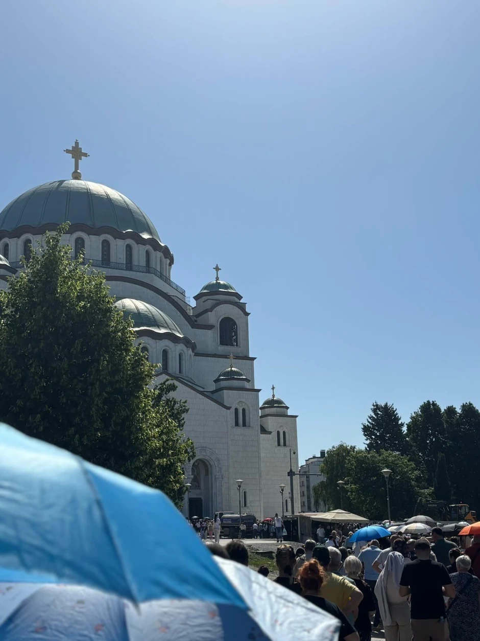 Redovima za celivanje Pojasa Presvete Bogorodice se ne vidi kraj