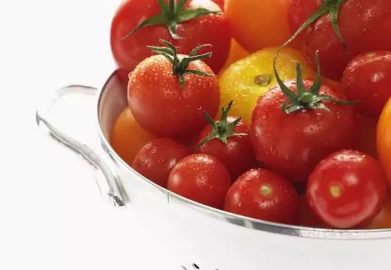 Pomidorowe pyszności na zimę: pyszne i szybkie sałatki z pomidorów