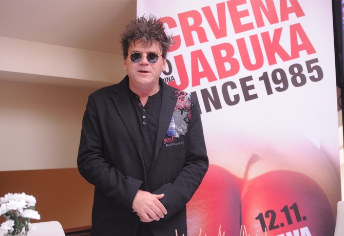 Starke i ova frizura su  decenijama zaštitni znak njegovog imidža
