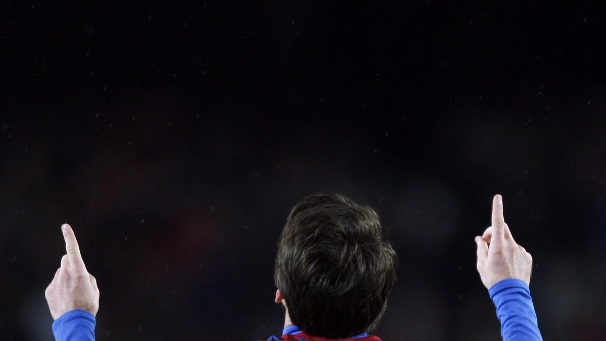 W spotkaniu z Granadą piłkarz Barcelony Leo Messi popisał się hat-trickiem, a jego zespół wygrał 5:3. - Argentyńczyk to żywa legenda - napisali hiszpańscy dziennikarze.