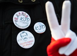 'Jestem Polakiem gorszego sortu. Trzymam z Bolkiem'. Demonstracja KOD w Gdańsku. ZDJĘCIA