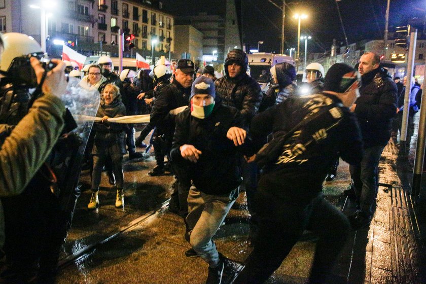 Dutkiewicz zakazuje marszu we Wrocławiu. Organizator odpowiada: "mendy lewackie"